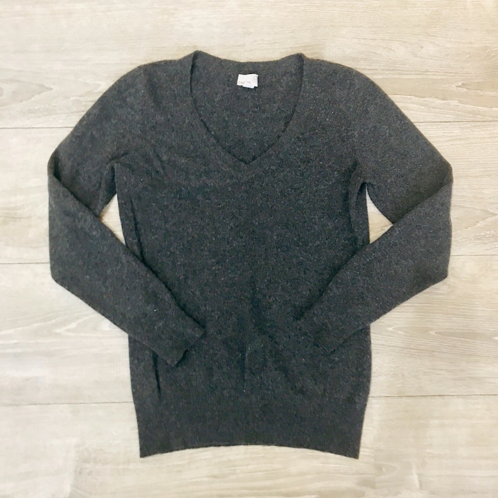 100% cashmere V neck sweater. Super Soft 👌🏼